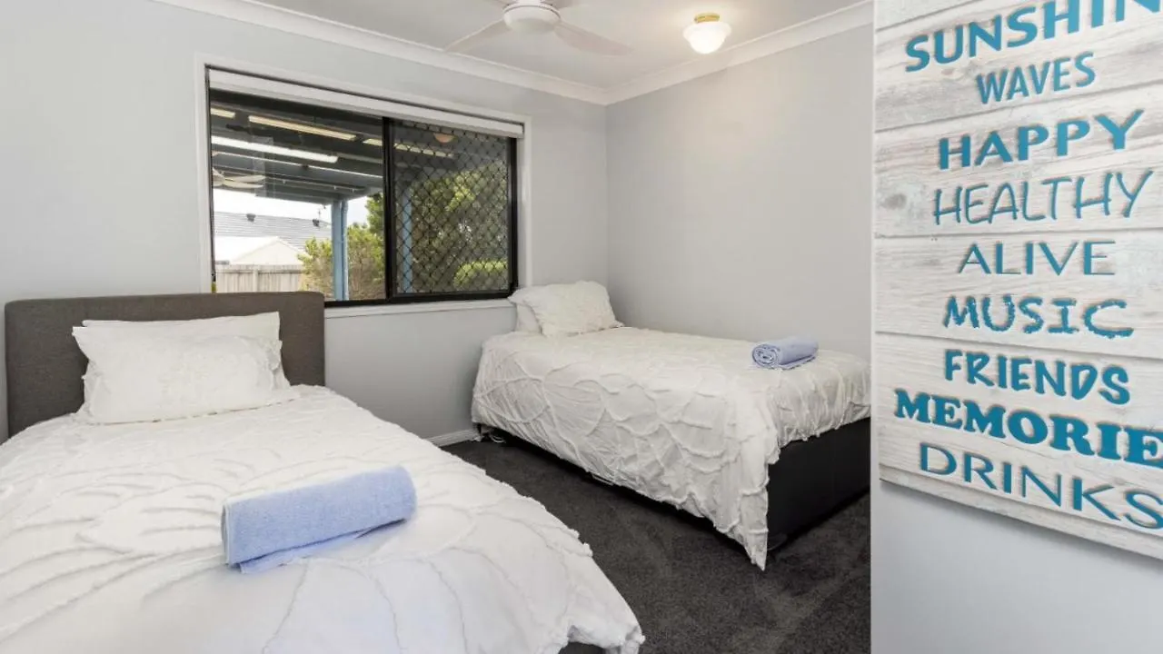 Family Holiday Home At Sandstone Point 오스트레일리아