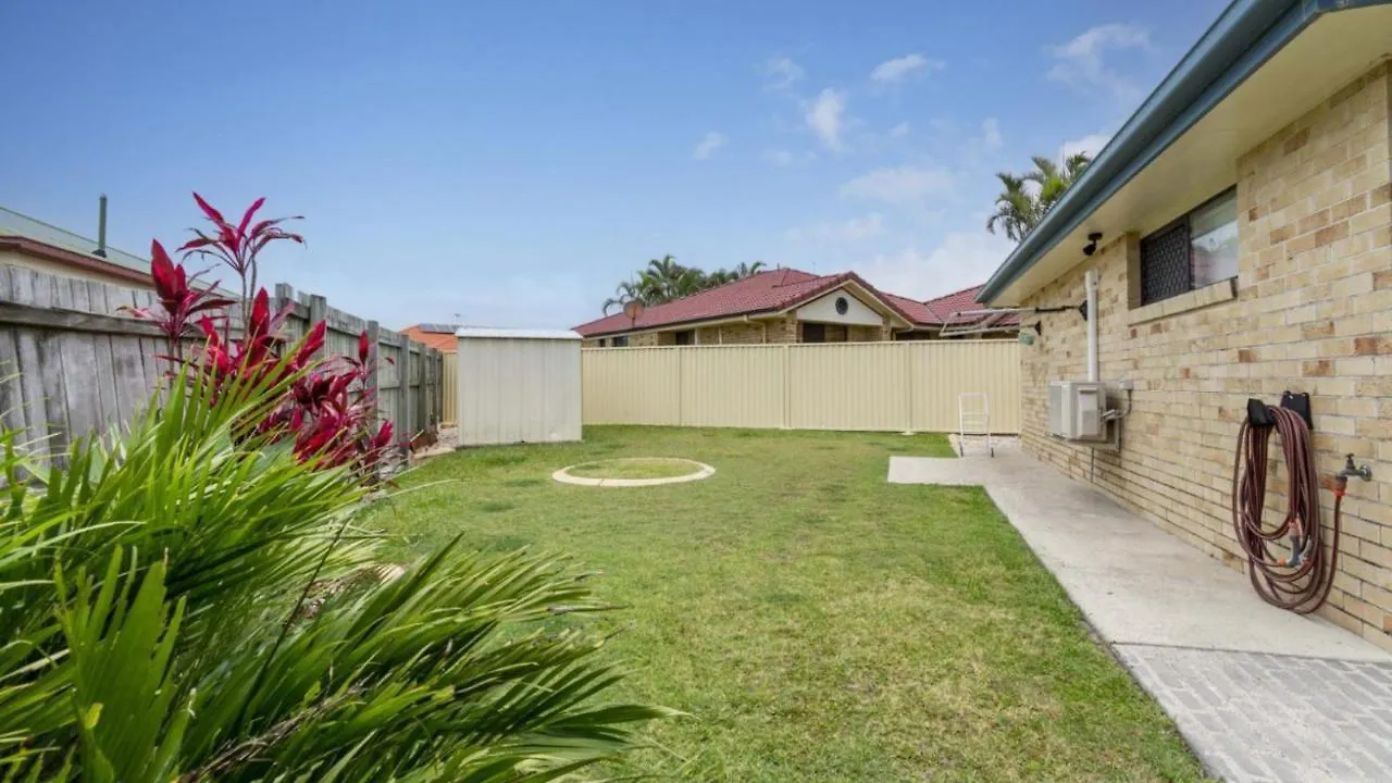 Family Holiday Home At Sandstone Point